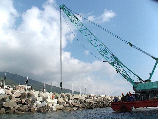 Port Toga : Remise en état de la digue du large