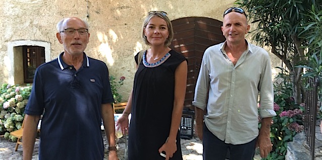 Jean-Louis, président du Festival, Mélanie, programmatrice et grande organisatrice et Tony, maire du village, venus tous trois présenter cette 23e édition © Ludovic Pion Dumas