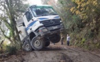Travaux extrêmes à Antisanti : Deux véhicules en difficulté sur un chantier de réfection de route