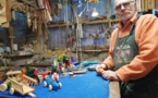 Les jouets en bois d'Auguste Cantarelli enchantent le marché de Noël bastiais
