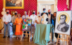 Laurent Marcangeli, maire d’Ajaccio et président de la CAPA accompagné de Simone Guerrini, adjointe à la culture et au patrimoine sont entourés de Pierre Farel, de Michel Biancamaria, directeur régional de la Méridionale et des gagnants du concours « Dépeins-moi Napoléon »