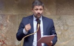 Jean-Félix Acquaviva, député nationaliste de la 2nde circonscription de Haute-Corse, membre du groupe parlementaire LIOT (Libertés, Indépendants, Outre-Mer et Territoires), présentant le 1er amendement généré par ChatGPT à l’Assemblée nationale.