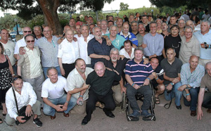 Jacky Nicolini, au premier rang, avec tous ses amis du rugby bastiais lors de la célébration des 50 ans de présence du ballon ovale à Bastia (Archives CNI)