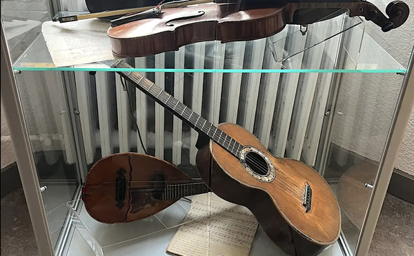 Bastia - Les instruments de musique personnels de Simon Vinciguerra exposés à U Vechju Liceu
