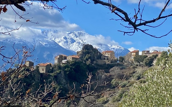 A màghjina - U bellu paese d'Altiani