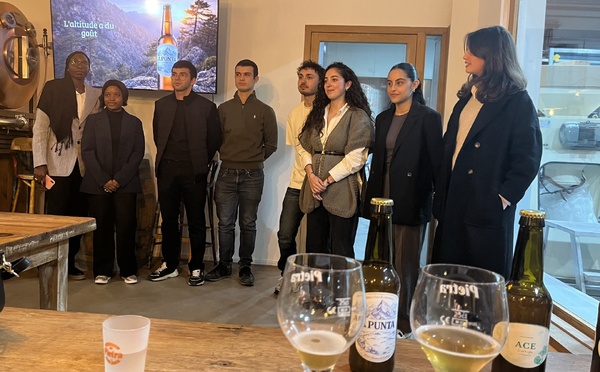 Les bières imaginées par les étudiants en génie biologique jugées par les professionnels de Pietra