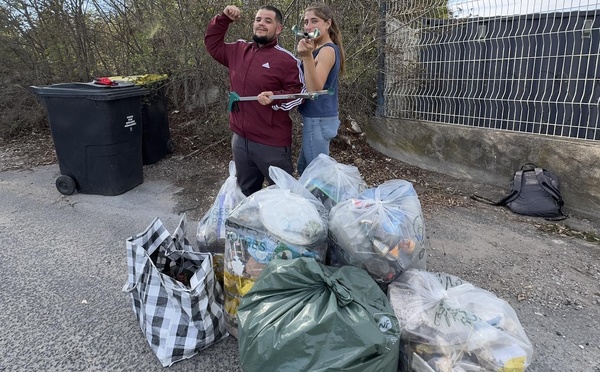 En Corse, un couple de Lyonnais relève des défis mêlant ramassage de déchets et aide aux agriculteurs