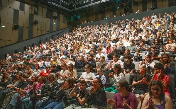 Nume &amp; Rick : une pièce de théâtre pour aborder les dangers du numérique