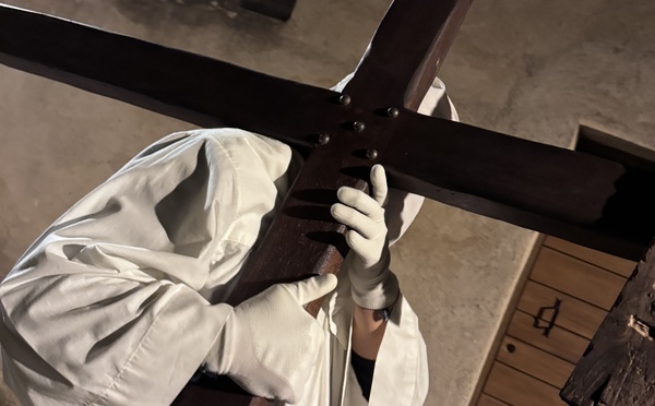 Pénitent de A Granitula de Calvi : la ferveur intacte d’un chemin de croix entre foi et tradition