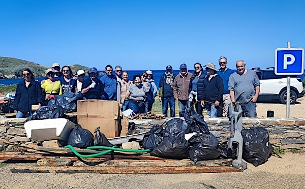 Grand nettoyage à Centuri : plus de 500 kg de déchets retirés sur la côte de l'ilot de Capense