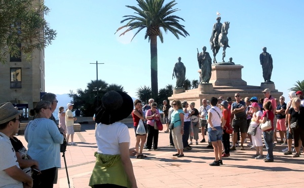 Tourisme : une saison estivale sous tension en Corse
