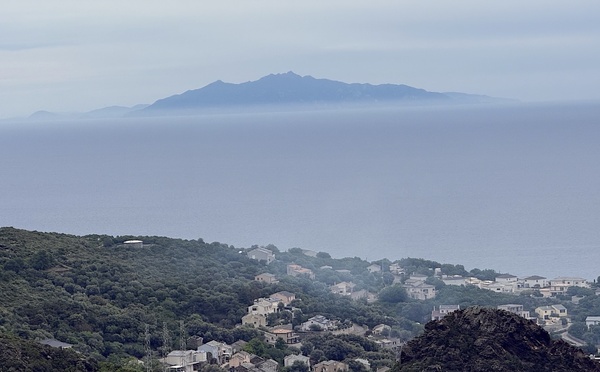A màghjina - Elba suspesa trà celu è mare
