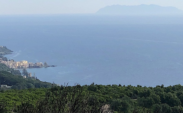 A màghjina - Erbalonga, a torra guarda l’Elba