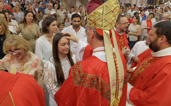 EN IMAGES - À la cathédrale Sainte-Marie de Bastia, le temps de la confirmation