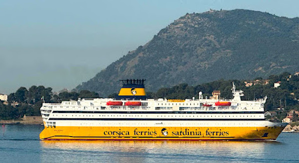 Le "Mega Serena" a fait sa première traversée entre Toulon et Bastia