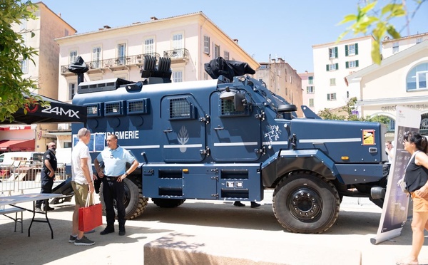 À Ajaccio, la gendarmerie sort des casernes et va à la rencontre des habitants