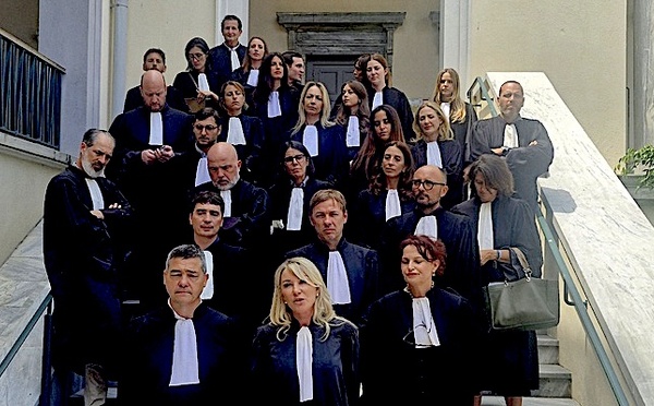 Loi SURE : les avocats du barreau de Bastia mobilisés sur les marches du Palais de justice