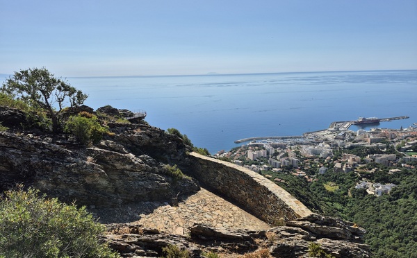 A màghjina - Bastia, trà celu è mare
