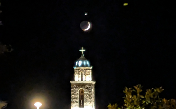 A màghjina - U campanile di Prupià sott'à u surrisu di a Luna