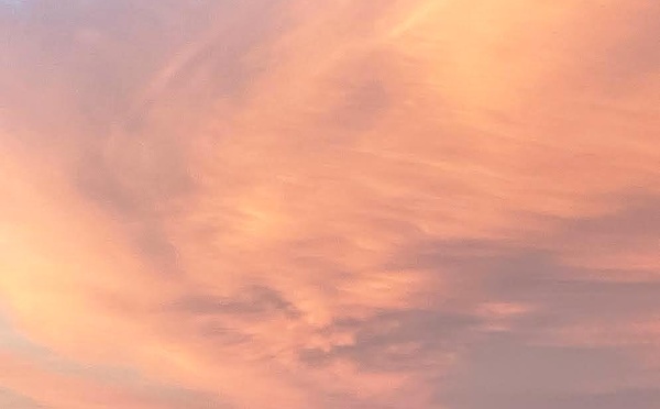 Le ciel dessine un visage au-dessus de Prunelli-di-Fium'Orbu