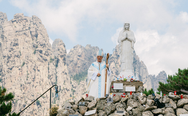 À Bavella, des centaines de fidèles réunis pour le pèlerinage de Notre-Dame des Neiges