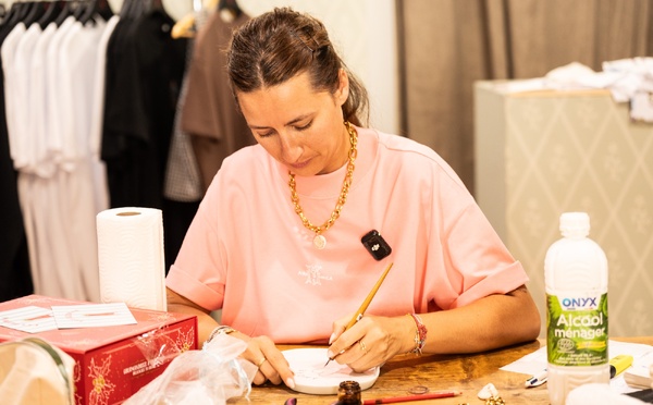 Dans son atelier ajaccien, Aurélie Giovanetti met la Corse en porcelaine