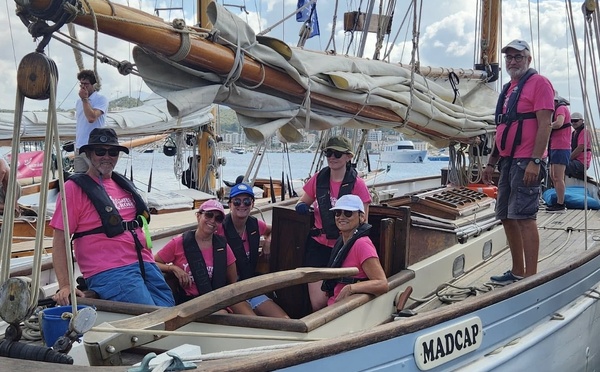 Régate Rose : à Ajaccio, une journée en mer pour 22 femmes touchées par le cancer du sein