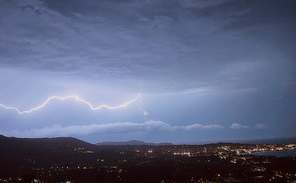 EN IMAGES - Ciel d'orage sur Calvi