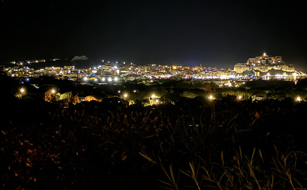A màghjina - Calvi, luce in a notte