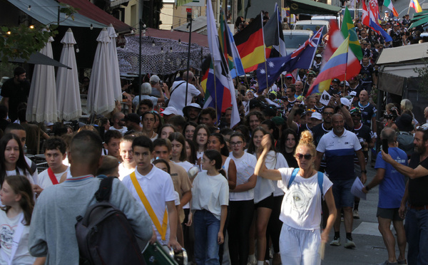 ARWC - Les athlètes des 32 nations ont défilé sur le cours Paoli à Corte