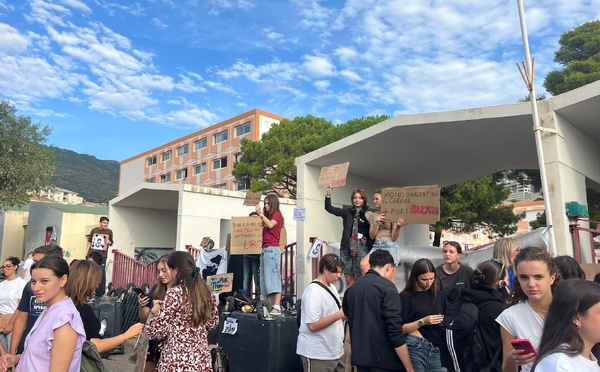 Bastia – 200 élèves mènent un mouvement de grogne devant le lycée Giocante-de-Casabianca