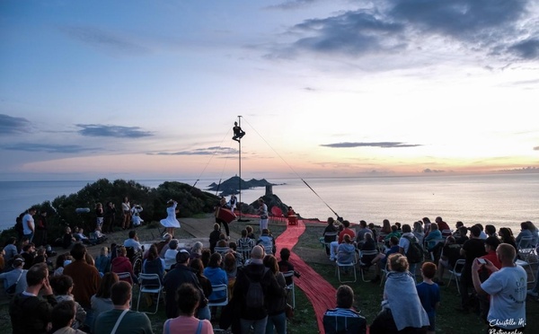 Festival Poétik Park, quand les plages ajacciennes deviennent des scènes à ciel ouvert