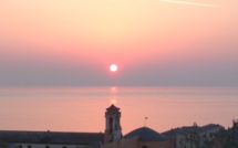 Bastia : Soleil levant sur le clocheton du Palais des Gouverneurs