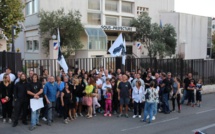 Rassemblement de soutien à trois étudiants nationalistes corses devant la sous-préfecture de Calvi