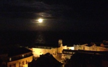 Quand la Super Lune se lève sur la Tyrrhénienne, Bastia en profite
