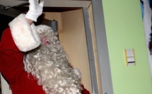 Spectacle et Père Noël à la halte-garderie de Calvi