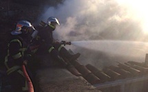 Un garage entièrement détruit par les flammes à Aregno