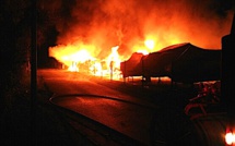 Mignataja : Incendie dans un port à sec. Près de trente bateaux détruits par les flammes