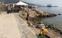 Bastia : Opération nettoyage du Vieux-Port