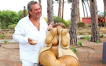 Le sculpteur Frets expose dans le domaine du palace Calvais de "La Signoria"