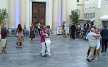 Bastia : Le tango descend dans la rue…