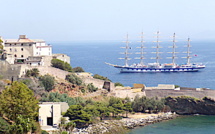Bastia : Un voilier star dans le port de commerce