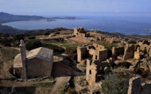 Occi : Vol au-dessus d'un village abandonné