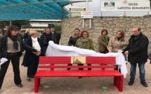 Violence à l’égard des femmes : Le banc rouge installé face au lycée Laetitia d'Ajaccio
