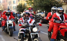 Les motards ajacciens défilent déguisés en père noël