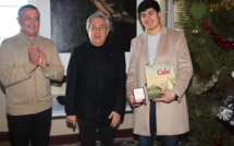 La Médaille d'honneur de la Ville de Calvi à Julia Tolofua championne de France de judo