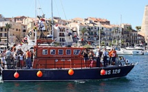 La SNS 128 "Notre-Dame de la Serra" quitte Calvi