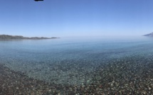 La photo du jour : Les pieds dans l'eau dans le golfe de Saint-Florent