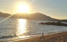 La photo du jour : sur la plage de Capitellu à Purtichju à l'heure où le Soleil décline
