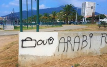 Tags racistes sur les murs d'un parc d'enfants d'Ajaccio